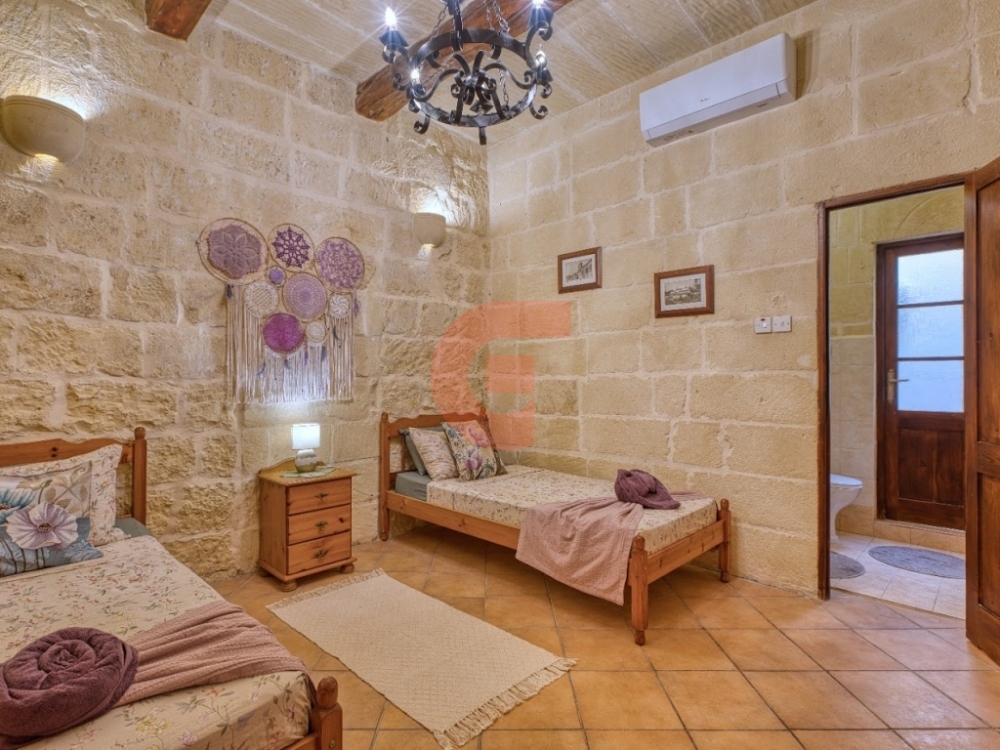 e4fb6015-5650-4407-b38e-72cb0a021090 e4fb6015-5650-4407-b38e-72cb0a021090